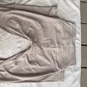 Lulu Lemon White and Gray Pattern Leggings